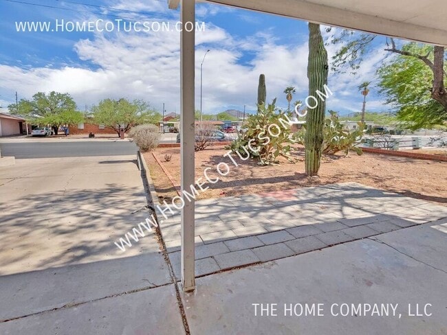 Building Photo - 720 W Alturas St