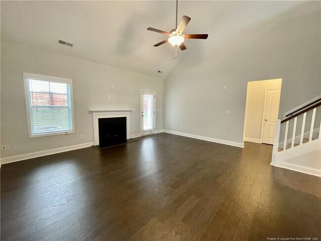 Foto del edificio - 155 Cromwell Ct