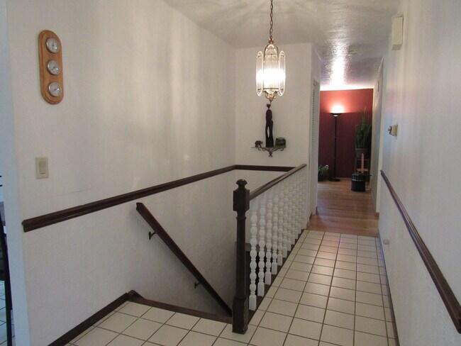 Entry - 2586 E George Washington Blvd