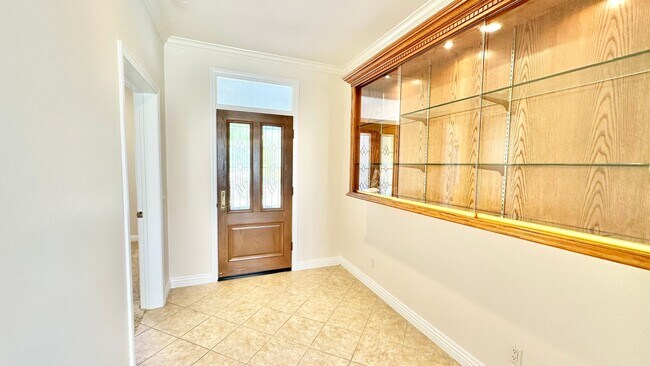 Building Photo - Stunning Custom Built Detached Guest Home ...