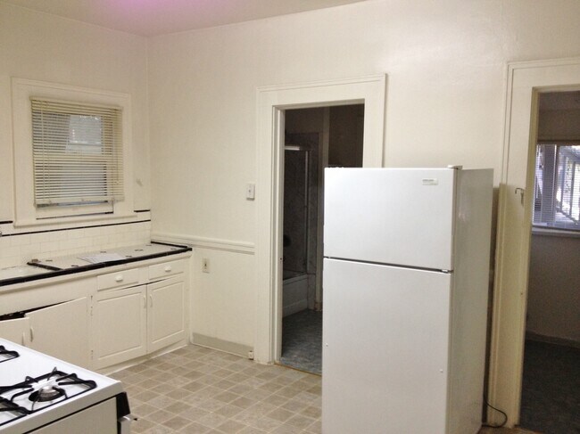 Building Photo - 2218 H St