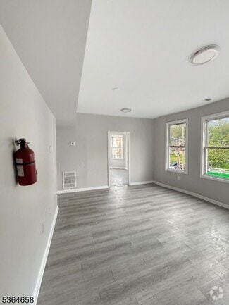 Building Photo - 94 Hopkins Pl