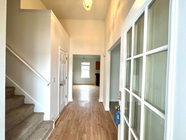 Building Photo - Great Home in Swim/Tennis Community