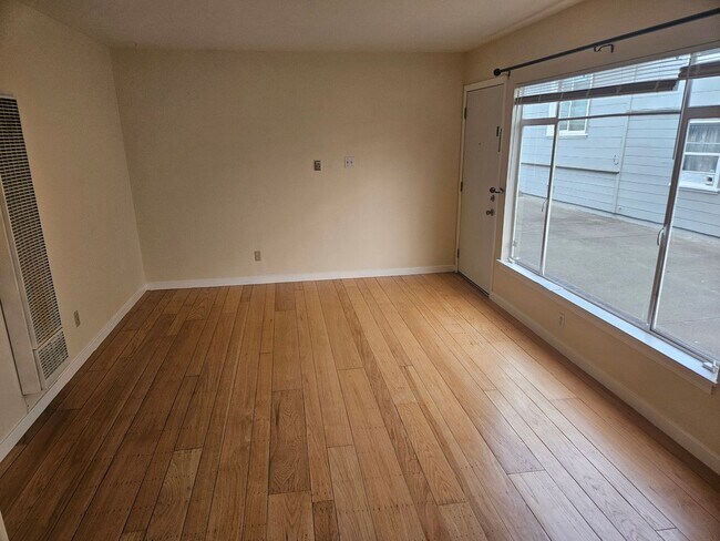 Building Photo - 688 Alcatraz Ave