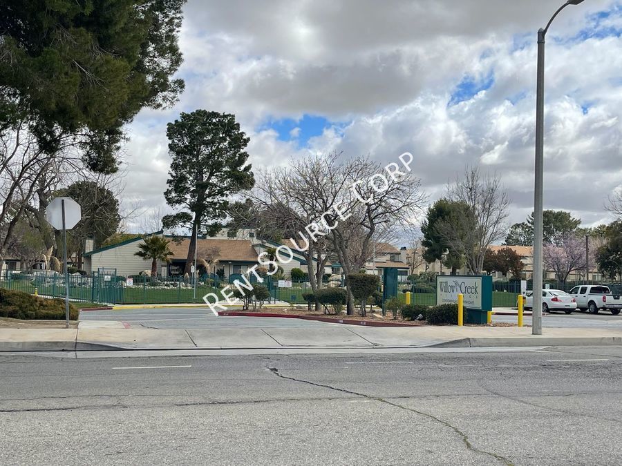 Primary Photo - 2 bedroom 2 bathroom Townhome for rent in ...