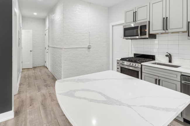 Foto del edificio - 1059 W Glenlake Ave