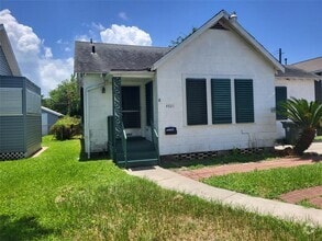 Building Photo - 4921 Alamo Dr