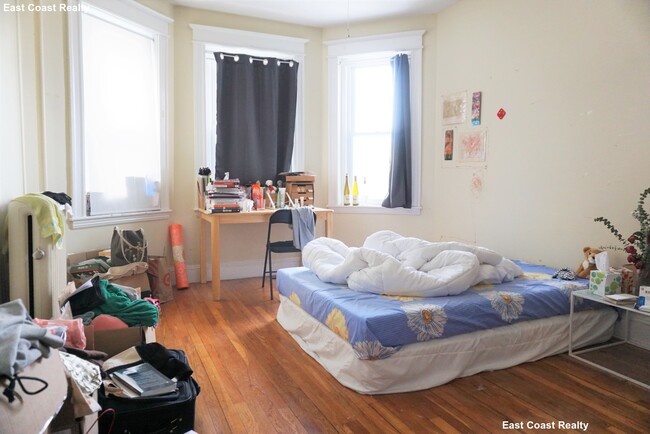 Foto del edificio - 64 Woodstock Ave