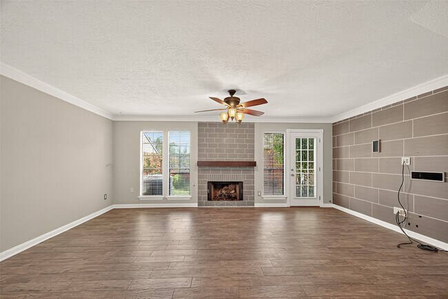 Foto del edificio - 16826 Holly Trail Dr