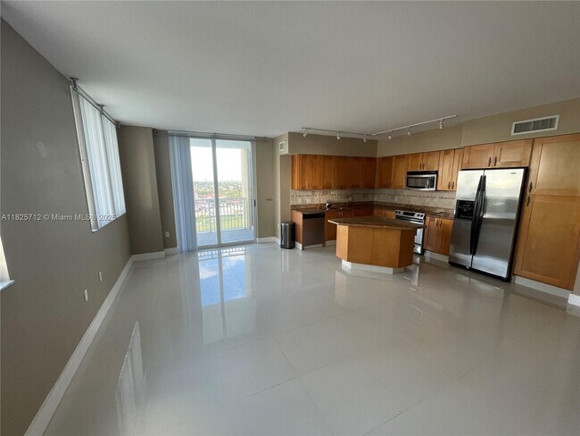 Building Photo - 1755 E Hallandale Beach Blvd