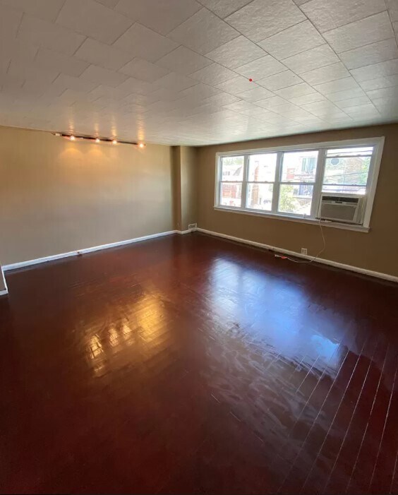 Building Photo - 260 Reynolds Ave