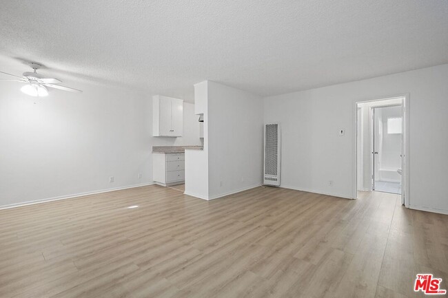 Building Photo - 934 6th St