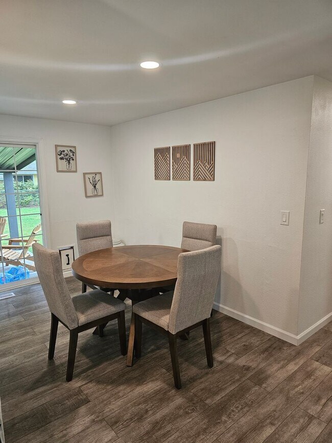 Foto del edificio - Beautifully Renovated 3 Bed/1 Bath Rambler in Lacey Available 6/01/26! Close to JBLM!!!