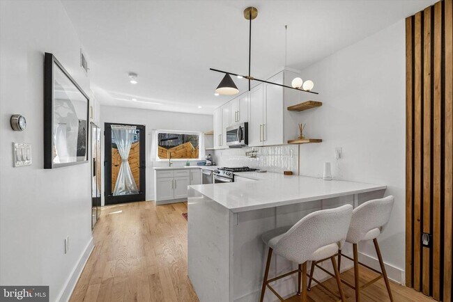 Building Photo - 2565 Tulip St