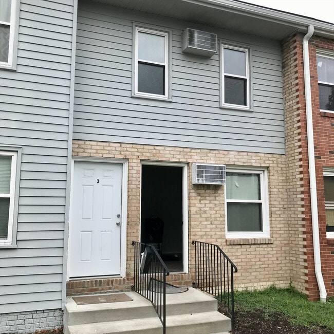 Building Photo - 555 Schiller Ave