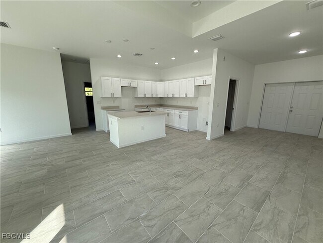 Foto del edificio - 1014 Lakeside Dr