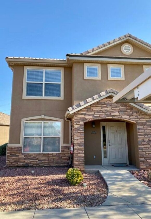 Primary Photo - Beautiful Hidden Valley Townhome!