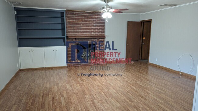 Building Photo - Unique Home in Great Location