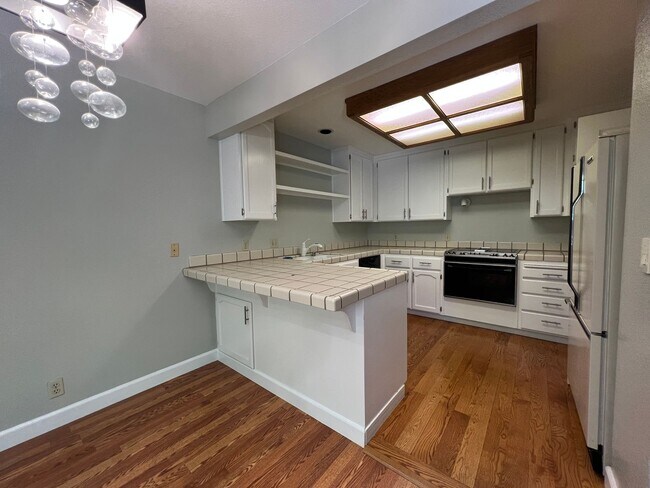 Building Photo - Chic Campbell End Unit Townhouse with 2 Bedrooms, Loft & 2.5 Baths