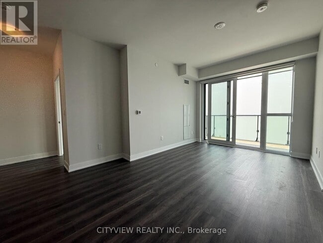 Photo du bâtiment - 430-4430 Square One Dr
