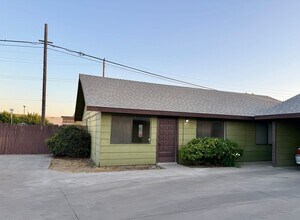 Building Photo - 2041 W Della Ave