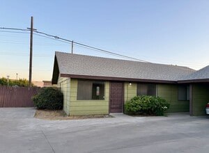 Building Photo - 2041 W Della Ave