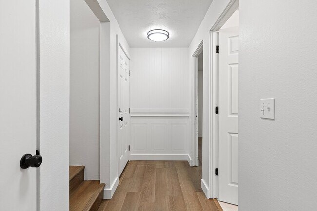 Foto del edificio - 2105 Hawkins Ln