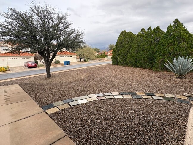 Building Photo - Spacious 4BR/3BA Two-Story Home Near Sabino Canyon