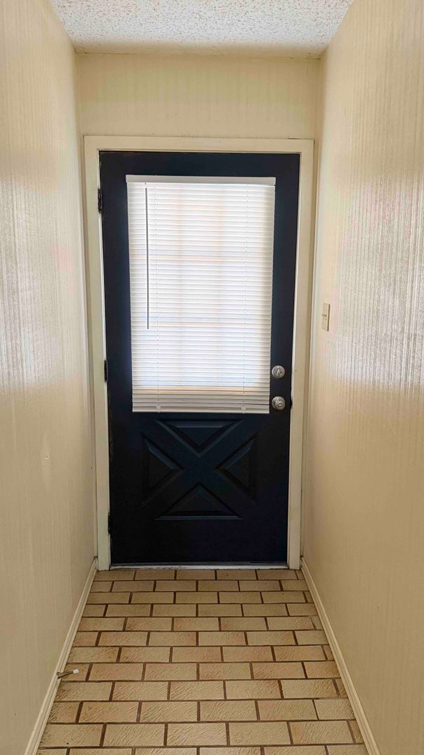 Foto del edificio - 3 bedroom / 2 bath / 2 car garage - Covere...