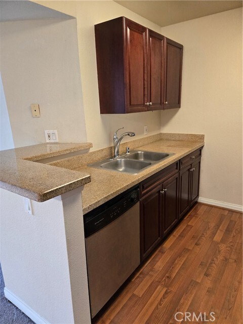 Building Photo - 5520 Owensmouth Ave