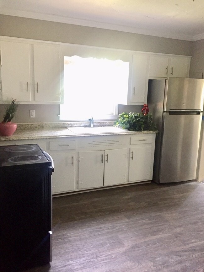 Building Photo - 827 N Weldon St