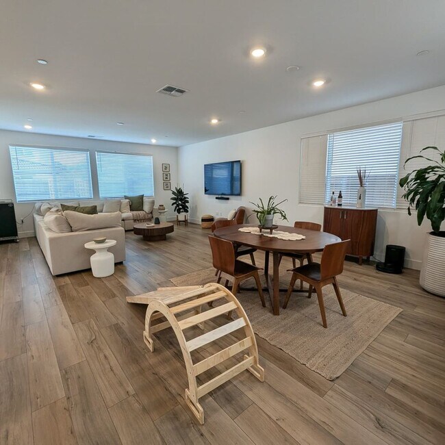 Foto del edificio - Beautiful and Spacious 4BR 3BA Home in Roseville