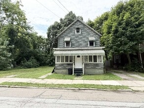 Building Photo - 820 Ash St