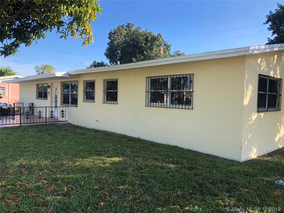 Foto principal - 20005 NW 12th Pl
