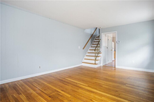Building Photo - 27 A St