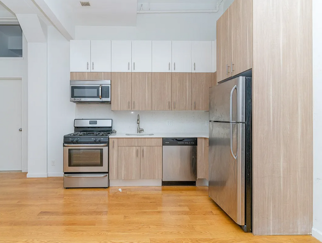 Building Photo - 618 Bushwick Ave