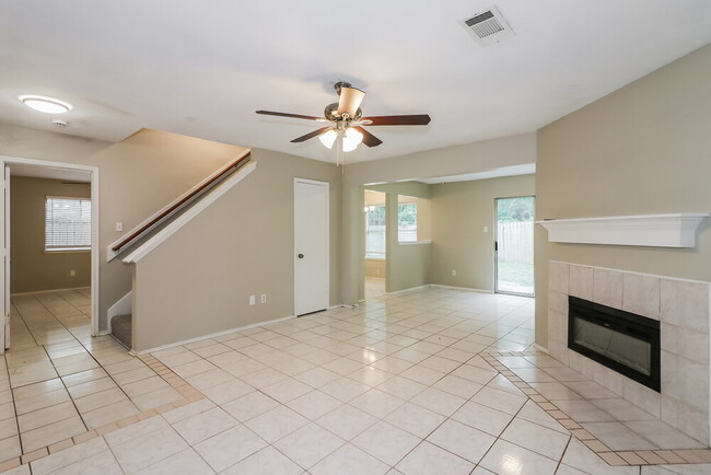 Foto del edificio - 8815 Roaring Point Dr