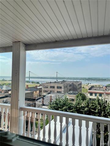 Foto del edificio - 315 E 3rd St