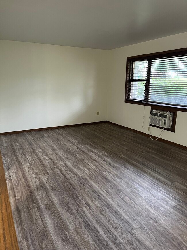 Foto del edificio - 326 Green Meadow Dr