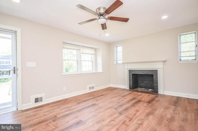 Building Photo - 9107 Lindale Dr