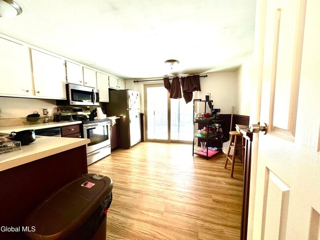 Foto del edificio - 48 Wake Robin Rd