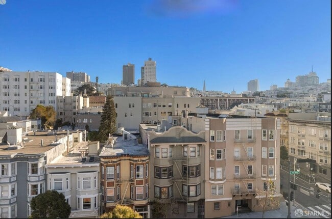 Building Photo - Fantastic Junior 1 bed in Cow Hollow with stunning SF skyline Views