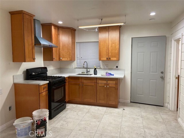 Foto del edificio - 2290 N San Antonio Ave