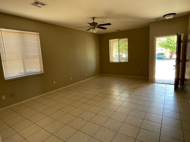 Foto del edificio - Four bedroom 2 bath in Laveen Farms