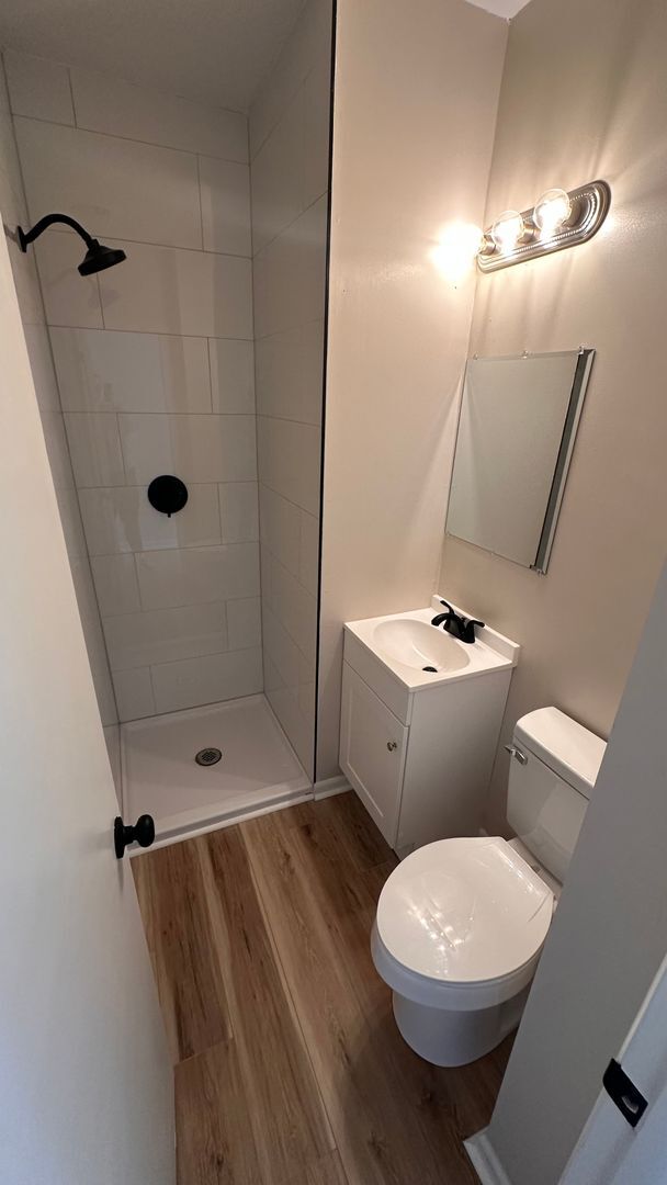 Building Photo - $1495 - 4 bed 2 bath - Single Family Home