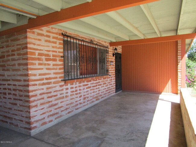 Building Photo - 6941 E Luana Dr