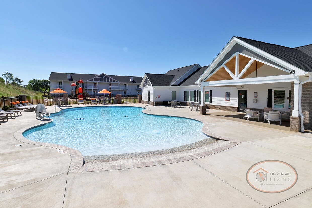 Zero Entry Saltwater Pool - Universal at Boiling Springs