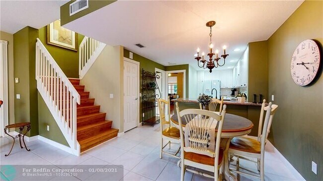 Building Photo - 174 Soriano Dr