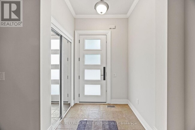 Building Photo - 224 Tawny Crescent