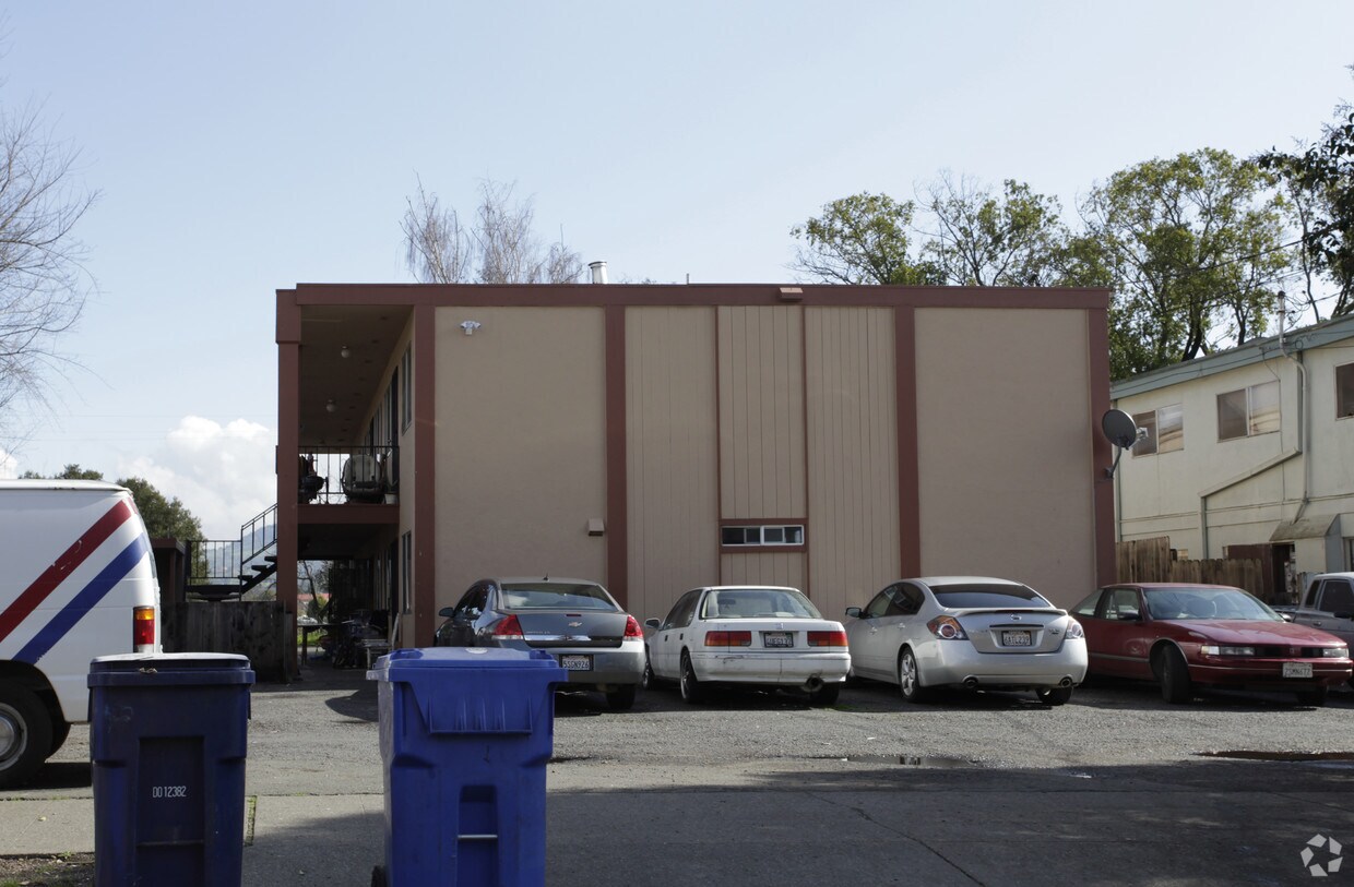 Building Photo - 451 Riverside Dr